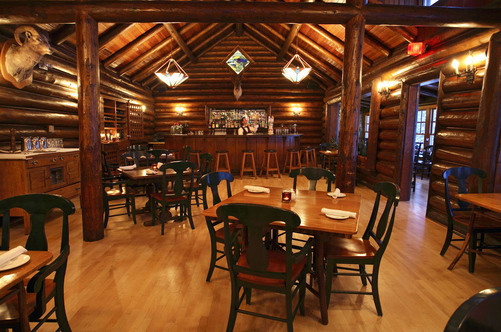 Deer Lodge Lake Louise Restaurant bilde
